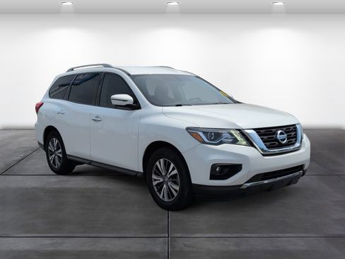 Used 2019 Nissan Pathfinder SV FWD image 2