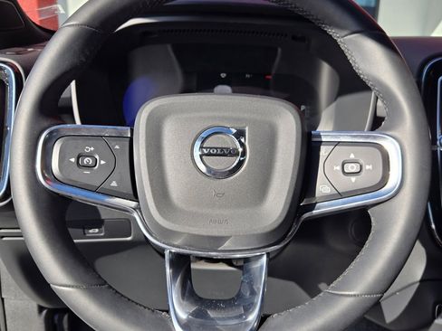 Used 2023 Volvo XC40 Recharge Ultimate image 27
