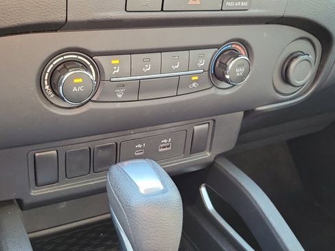 Certified 2024 Nissan Frontier SV image 30
