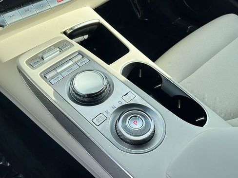 Used 2025 Genesis Electrified GV70 Advanced image 34