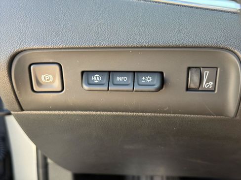 Used 2023 Buick Enclave Avenir w/ Avenir Technology Package FWD image 17