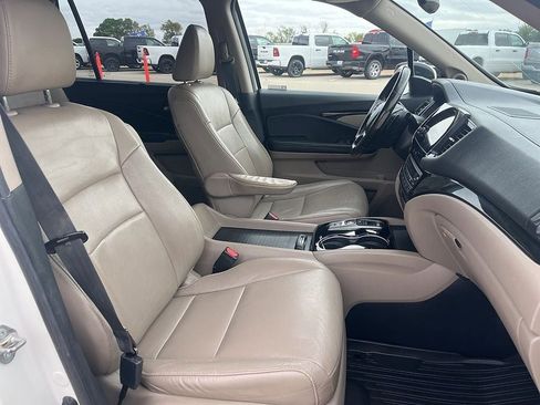 Used 2019 Honda Pilot Touring image 12