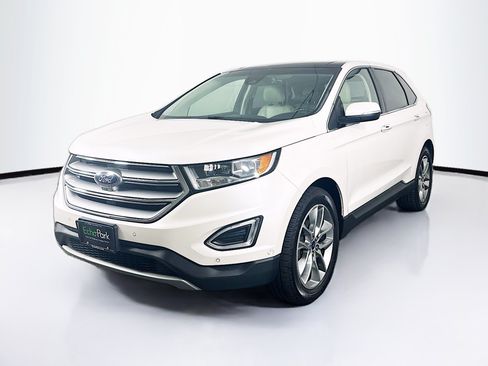 Used 2017 Ford Edge Titanium w/ Equipment Group 302A FWD image 3