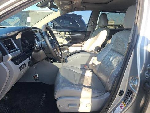 Used 2018 Toyota Highlander Limited image 4