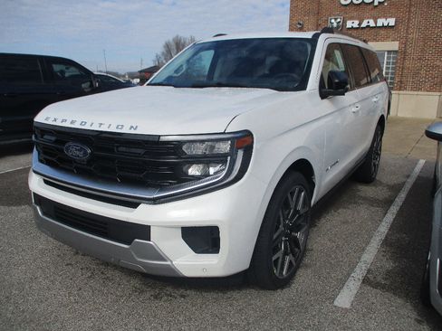 New 2026 Ford Expedition Platinum image 30
