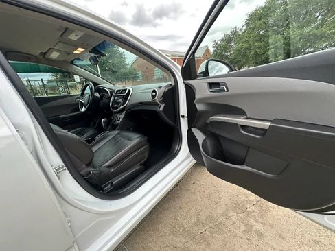 Used 2020 Chevrolet Sonic Premier FWD image 26