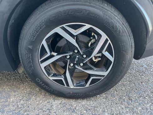 Used 2025 Kia Sportage LX image 29