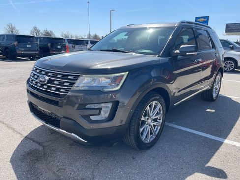 Used 2017 Ford Explorer Limited w/ Equipment Group 303A image 7