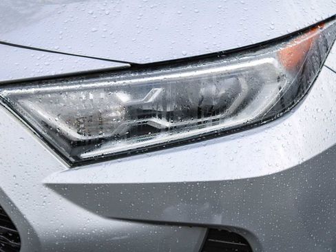 Used 2021 Toyota RAV4 XLE Premium w/ Carpet Mat Package (TMS) image 8