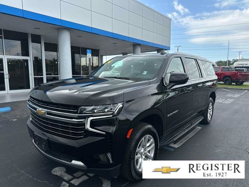 Used 2024 Chevrolet Suburban LT RWD image 1