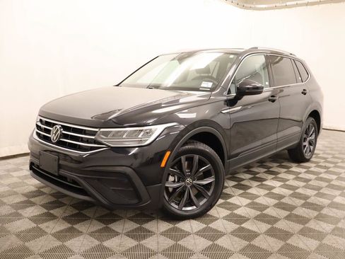 Certified 2023 Volkswagen Tiguan SE w/ Panoramic Sunroof Package FWD image 1