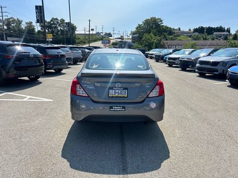 Used 2018 Nissan Versa SV FWD image 5