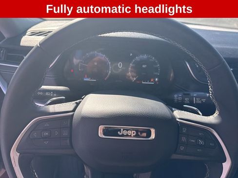 Used 2023 Jeep Grand Cherokee Laredo image 22