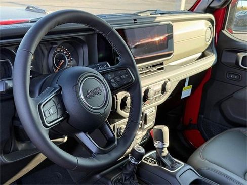 New 2025 Jeep Gladiator Mojave image 18
