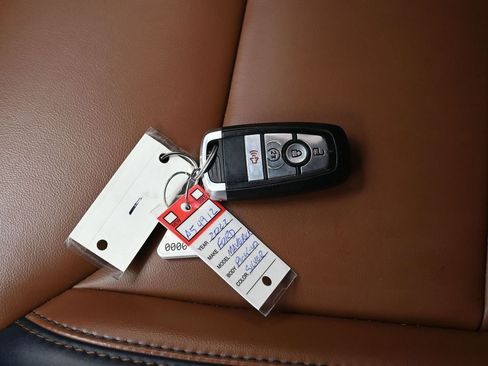 Used 2022 Ford Maverick Lariat w/ Lariat Luxury Package image 30