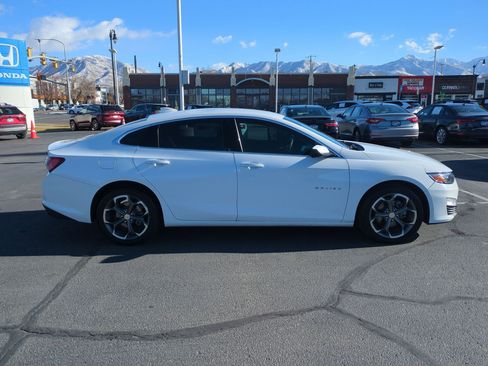 Used 2021 Chevrolet Malibu LT image 2