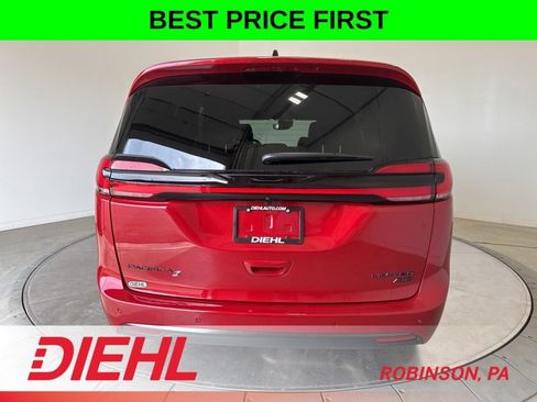 New 2027 Chrysler Pacifica Limited AWD/4WD image 6