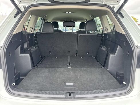 Used 2025 Volkswagen Atlas SE image 8