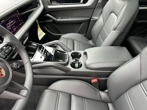 New 2025 Porsche Cayenne image 25