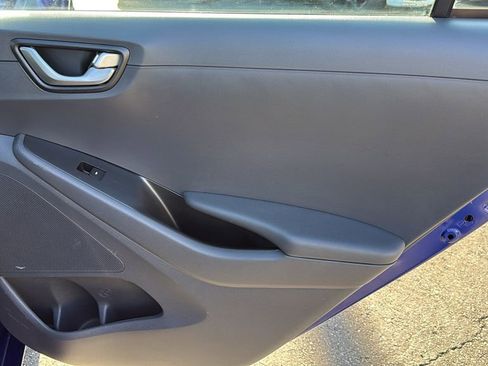 Used 2019 Hyundai Ioniq Plug-In Hybrid image 28