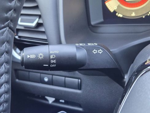 Used 2025 Nissan Rogue SL image 27