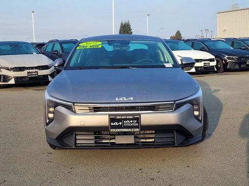 Used 2025 Kia K4 LXS image 2