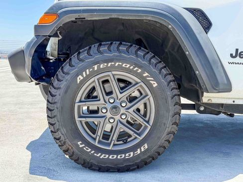 Used 2024 Jeep Wrangler Unlimited Sport AWD/4WD image 11