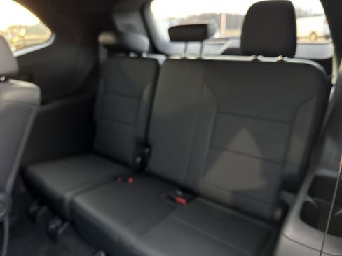 Used 2025 Buick Enclave Preferred image 14