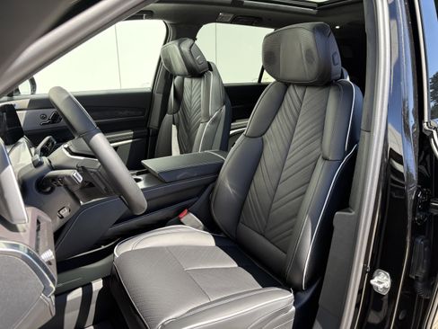 New 2026 Cadillac Vistiq Platinum image 12