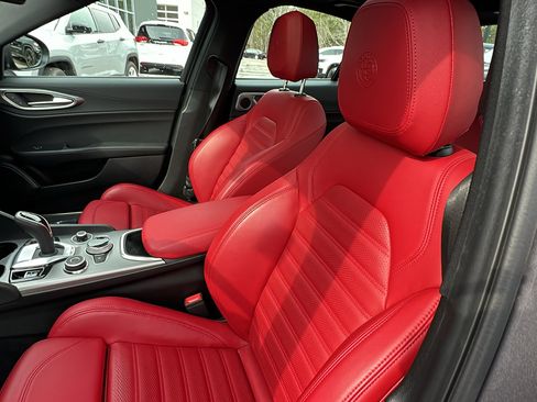 Used 2024 Alfa Romeo Giulia Veloce image 17