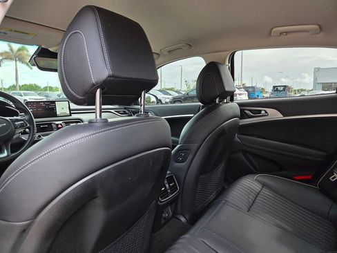 Used 2023 Genesis G70 3.3T RWD image 17