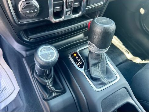 Used 2022 Jeep Gladiator Overland w/ LED Lighting Group AWD/4WD image 24