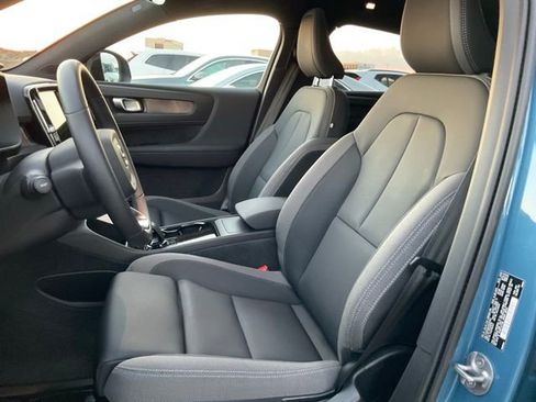 Certified 2023 Volvo C40 Recharge Core image 12