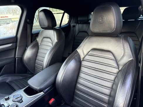 Used 2022 Alfa Romeo Stelvio Veloce image 25