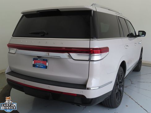 Used 2022 Lincoln Navigator Reserve AWD/4WD image 3