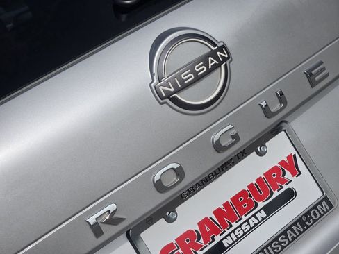 Used 2022 Nissan Rogue Platinum w/ Head-Up Display Package FWD image 9