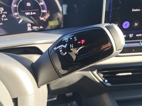 New 2026 Volkswagen Tiguan SE R-Line image 24