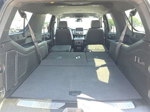 Used 2023 Chevrolet Suburban Premier RWD image 11