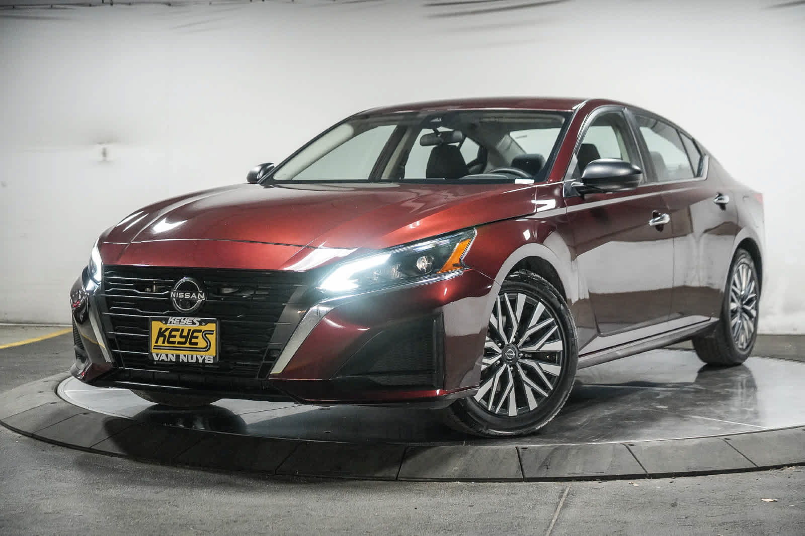 Used 2024 Nissan Altima 2.5 SV FWD image 1