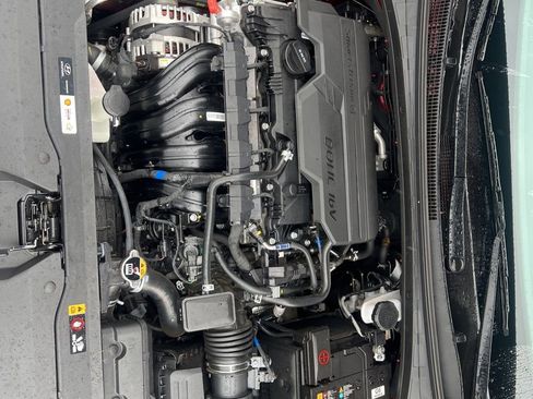 Used 2024 Hyundai Elantra SEL w/ Convenience Package image 12