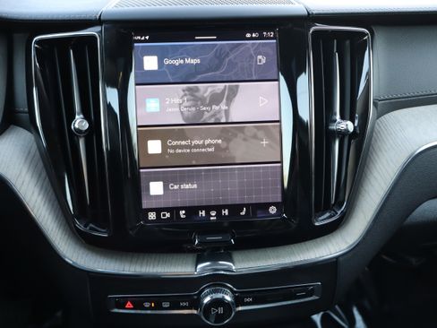 Used 2022 Volvo XC60 B6 Inscription w/ Climate Package image 19