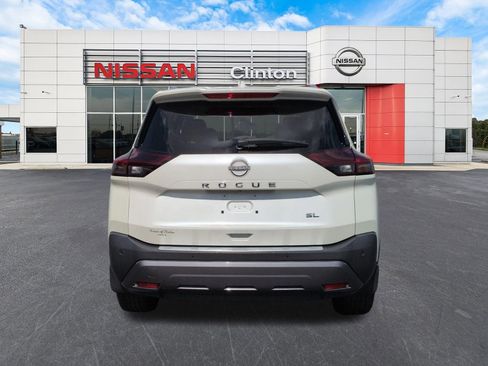 Used 2023 Nissan Rogue SL w/ SL Premium Package FWD image 4