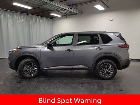 Used 2023 Nissan Rogue S image 5