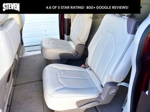 Used 2020 Chrysler Pacifica Touring-L image 11