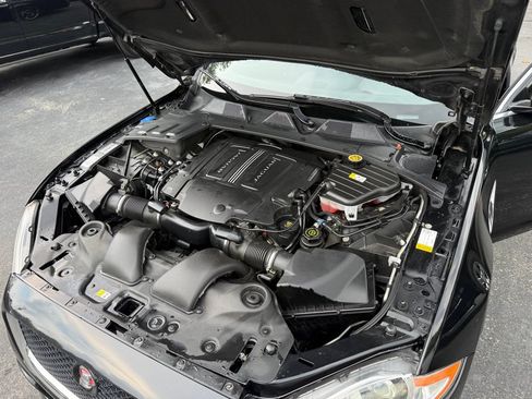 Used 2014 Jaguar XJ R LWB RWD image 38