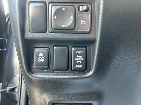 Used 2011 Nissan Juke SL AWD/4WD image 22