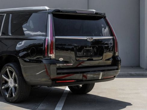 Used 2016 Cadillac Escalade ESV Luxury RWD image 14