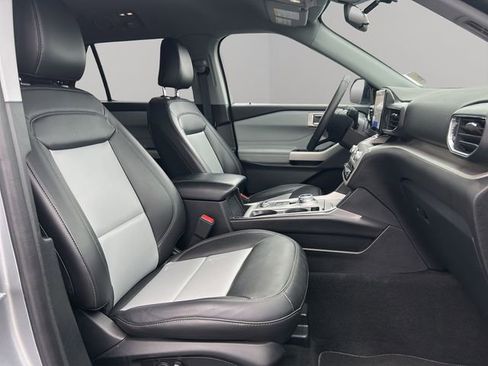 Used 2024 Ford Explorer XLT w/ Equipment Group 202A image 22