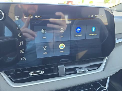 New 2026 Chevrolet Equinox LT w/ Convenience Package II FWD image 21
