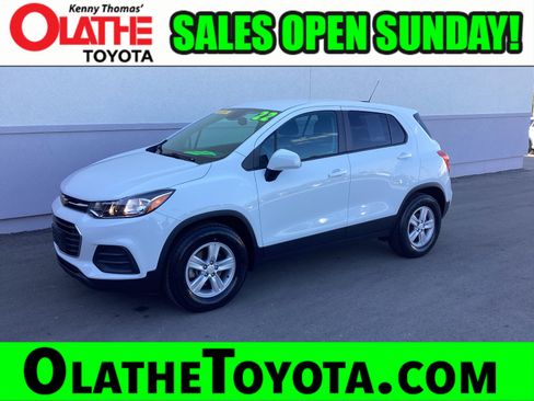 Used 2022 Chevrolet Trax LS w/ Tint and Cruise Package image 5